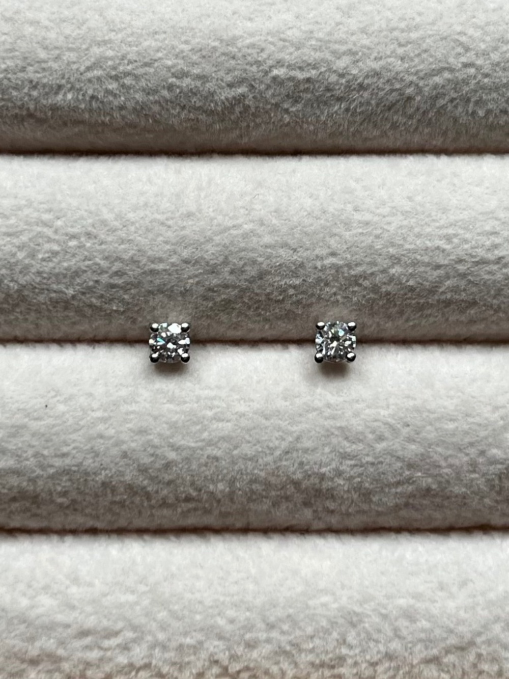 E048 | Genuine Diamond 3mm Stud Earrings